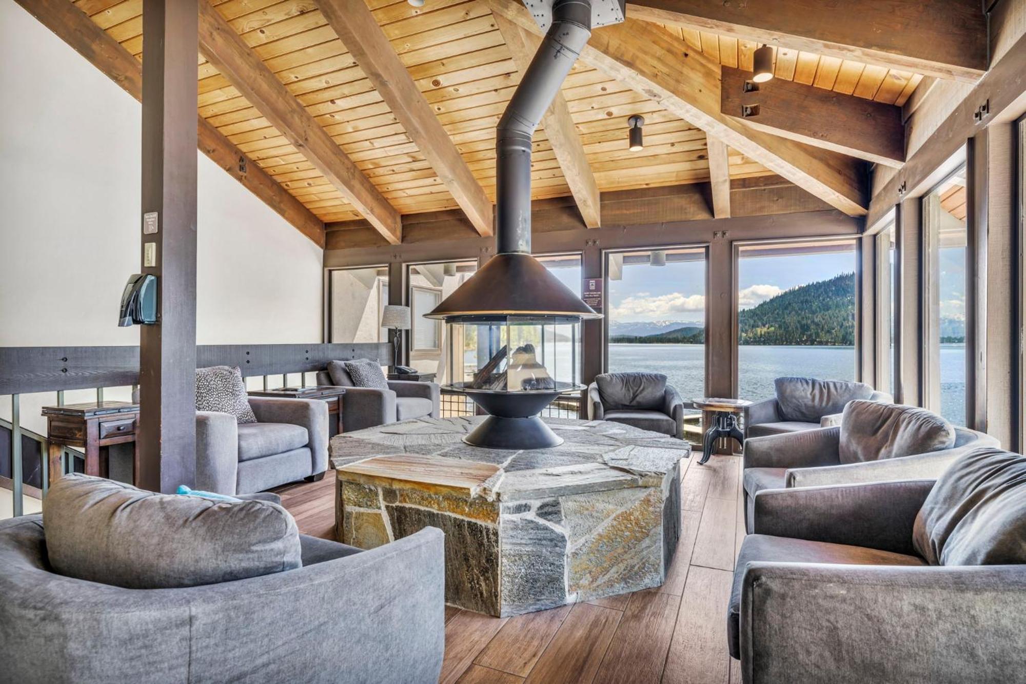 Charming Queen Studio Deluxe W/Balcony #233 At Donner Lake Village Truckee Exterior photo